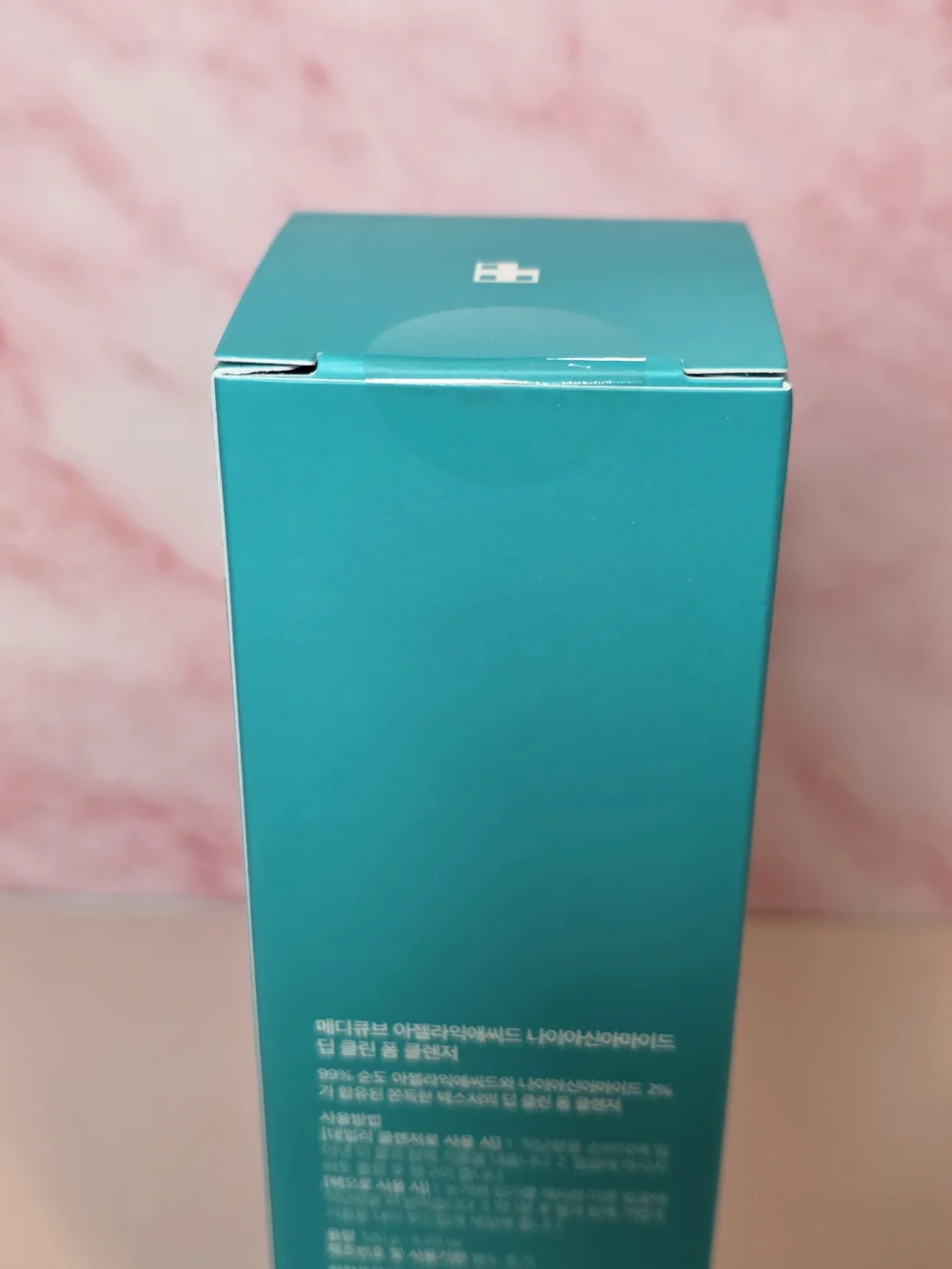 Medicube Azelaic Acid + Niacinamide Deep Clean Foam Cleanser